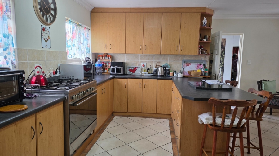 3 Bedroom Property for Sale in Fraaiuitsig Western Cape